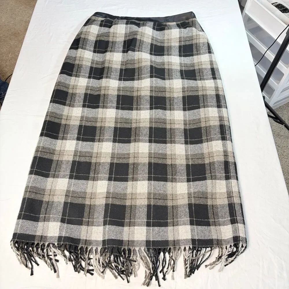 VTG A. Gianetti plaid long wool skirt. Size 8. brass leather trim. Cabincore